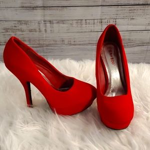 Bamboo platform pumps. Size 7. Red.